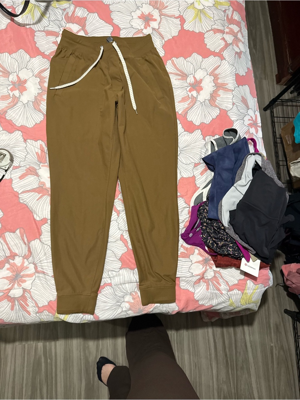 Men’s size small Vuori Jogger Pants